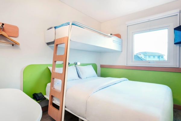 Hotel ibis budget Semarang Tendean
